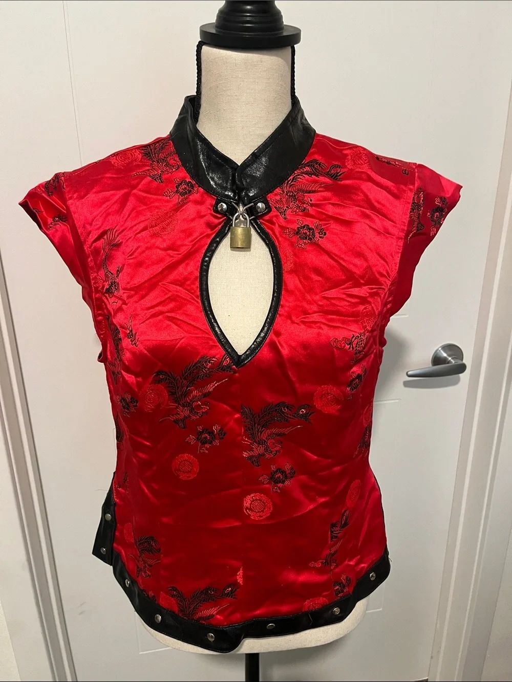 Vintage 90’s Lip Service Red Asian Design Lock Collar Black Trim Keyhole Top